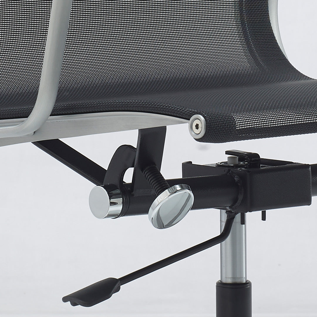 Silla EA117, aluminio satinado